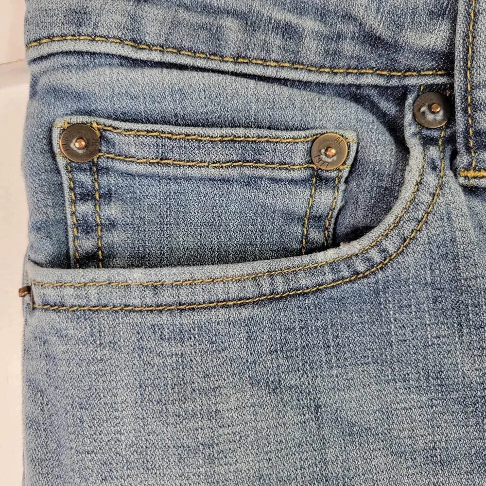 American Eagle Outfitters excellent pre
